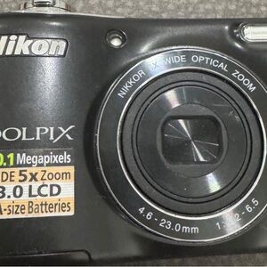 Nikon Coolpix L30 digital camera 20 MP